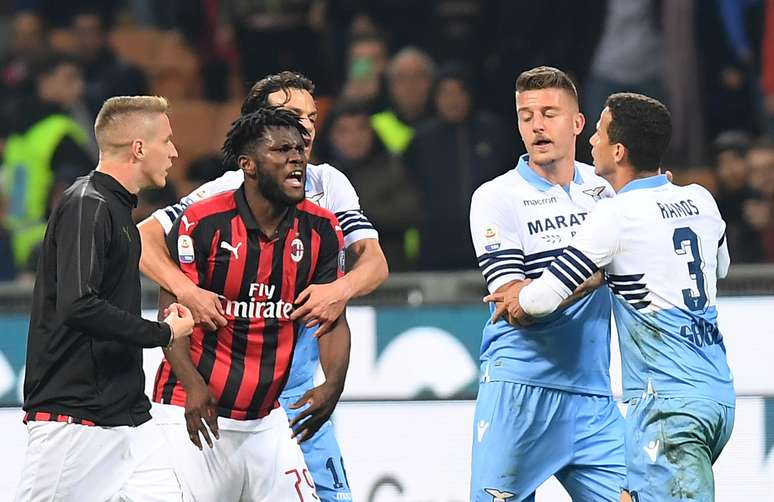 Franck Kessie, do Milan, discute com Luiz Felipe, da Lazio, após partida do Campeonato Italiano
13/04/2019
REUTERS/Daniele Mascolo