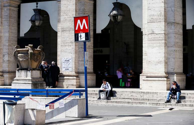 Esta&ccedil;&atilde;o de metr&ocirc; na Pra&ccedil;a da Repubblica em Roma segue fechada h&aacute; seis meses
15/04/2019
REUTERS/Yara Nardi.