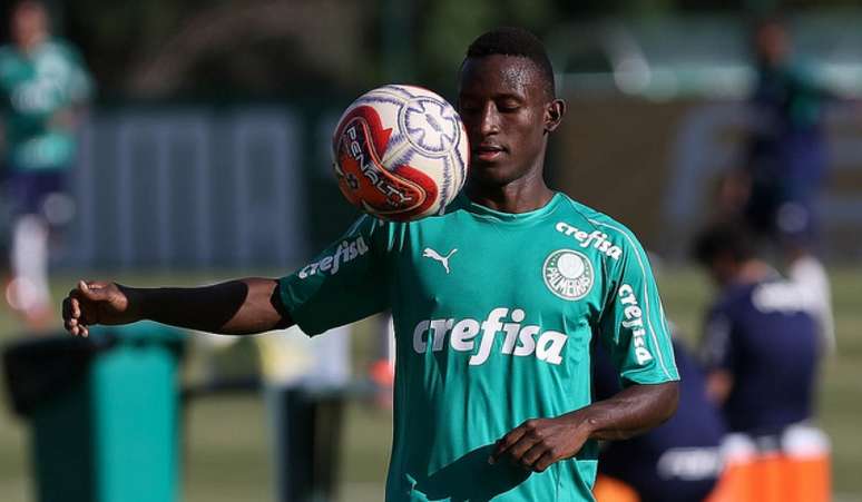 Angulo fez três gols em quatro jogos oficiais pelo Palmeiras (Foto: Agência Palmeiras/Divulgação)