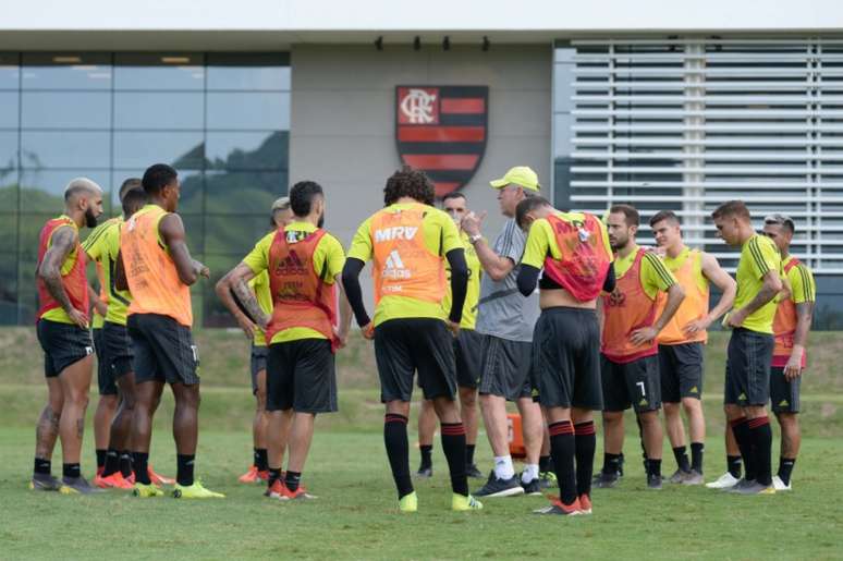 Abel Braga tem elenco cheio de opções à disposição no clube da Gávea (Foto: Alexandre Vidal/Flamengo)