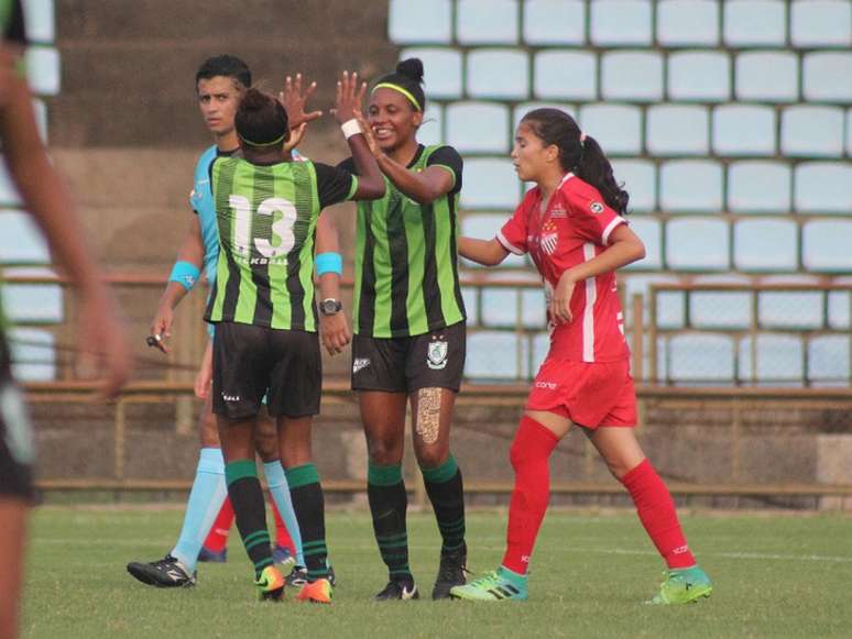 As jogadoras do Coelho foram impiedosas na goleada sobre as capixabas- Divulgação/América-MG