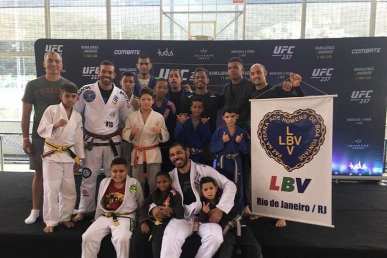 Com presença de Rodrigo Minotauro, UFC e Geração UPP selaram parceria (Foto: Leonardo Fabri)