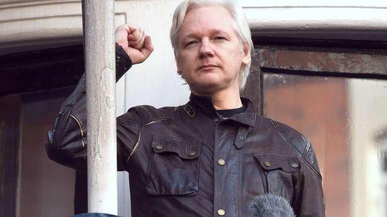 Presidente equatoriano diz que Julian Assange era agressivo e tinha comportamento inadequado na embaixada