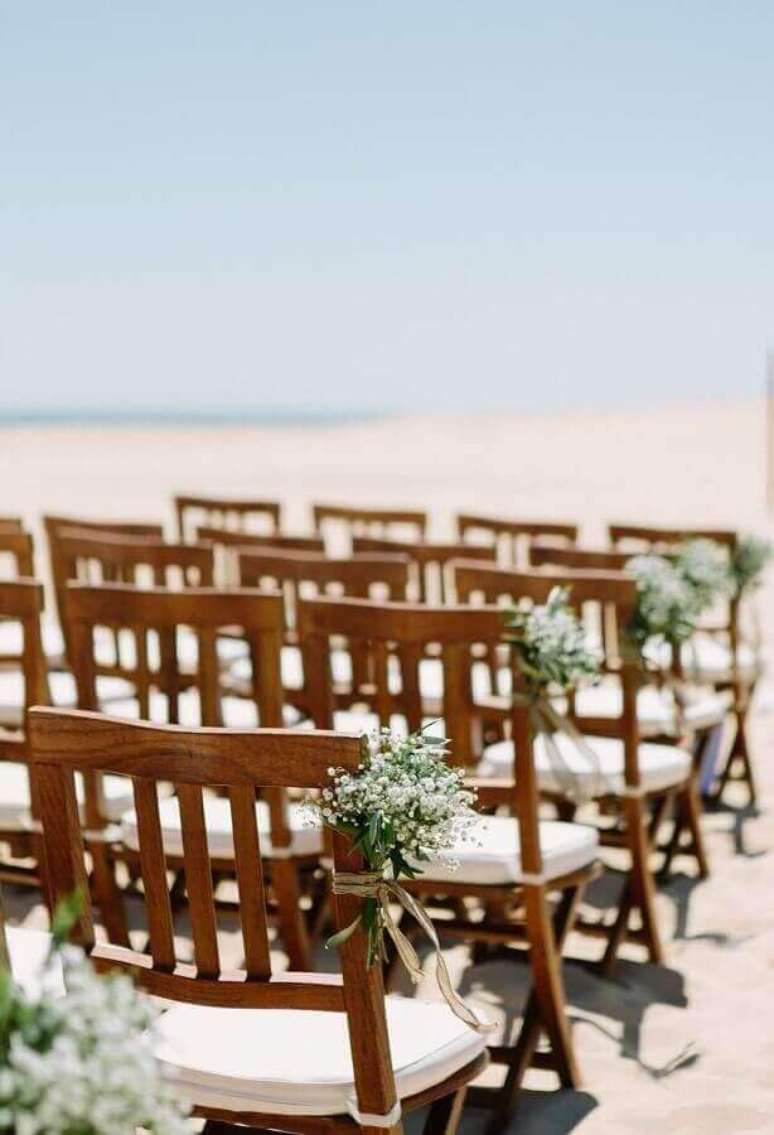 7. Arranjo de flores para uma simples decoração de casamento na praia simples – Foto: Pinterest