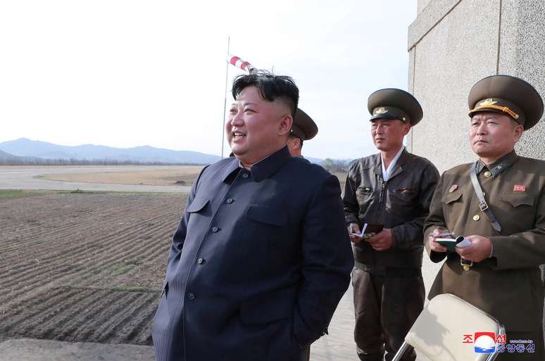 L&iacute;der norte-coreano Kim Jong Un com militares
16/04/2019
KCNA via REUTERS
 