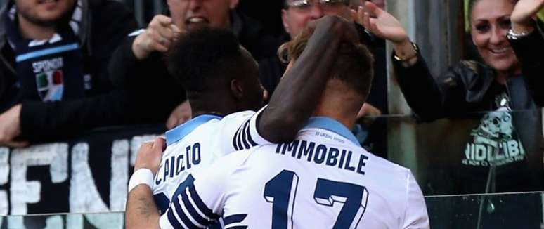 Caicedo e Immobile comemoram o primeiro gol (Foto: Reprodução)