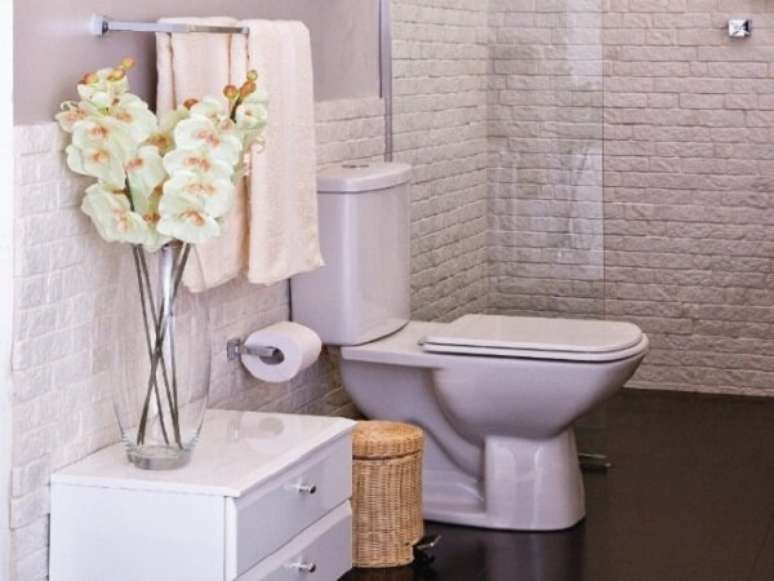 27- As plantas para banheiro artificiais s&atilde;o uma &oacute;tima op&ccedil;&atilde;o para quem n&atilde;o tem disponibilidade para cuidar das esp&eacute;cies naturais. Fonte: Decora&ccedil;&atilde;o e Arte