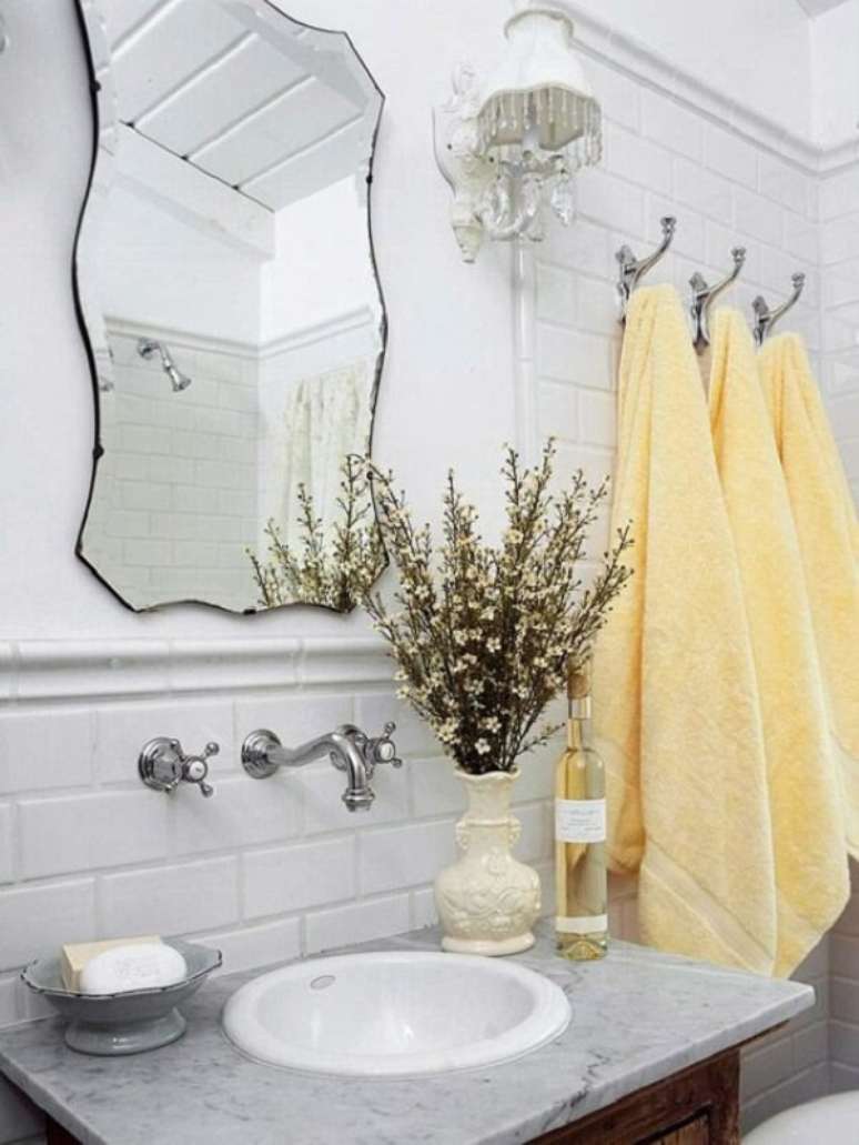 13- As plantas para banheiro de corte podem ser colocadas em vasos sobre a bancada. Fonte: Verbena Flores