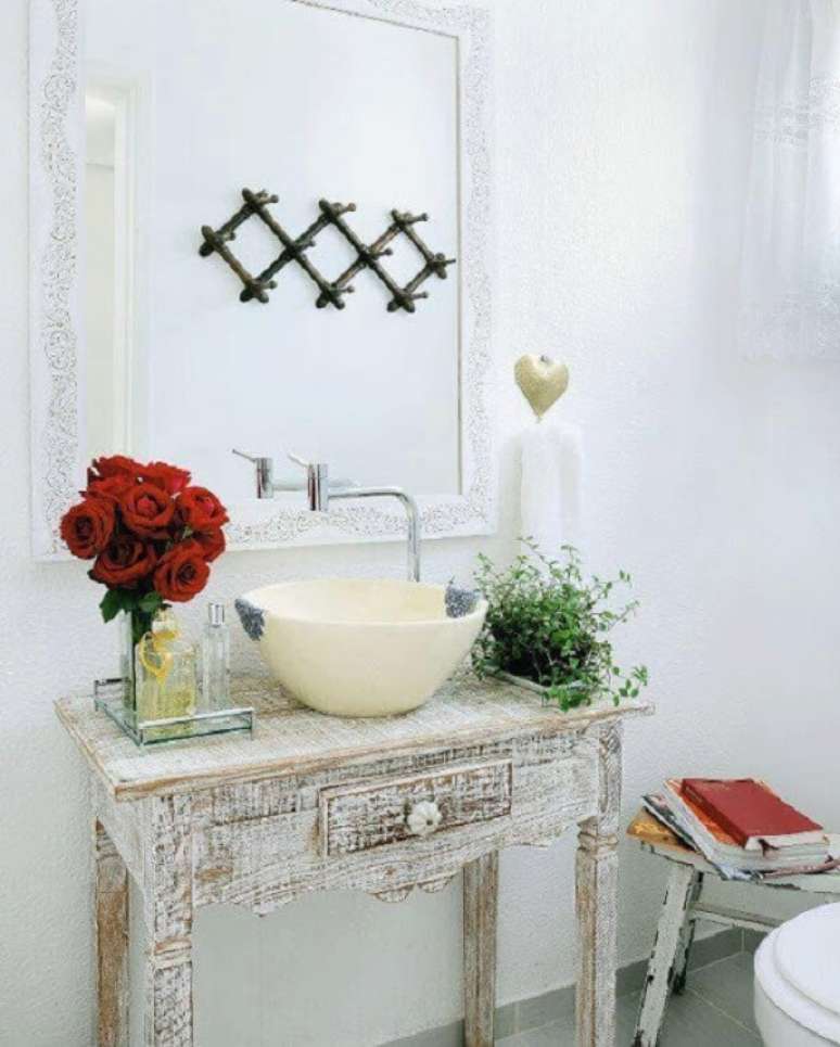 9- As plantas para banheiro podem ser de corte como as rosas. Fonte: Jeito de Casa