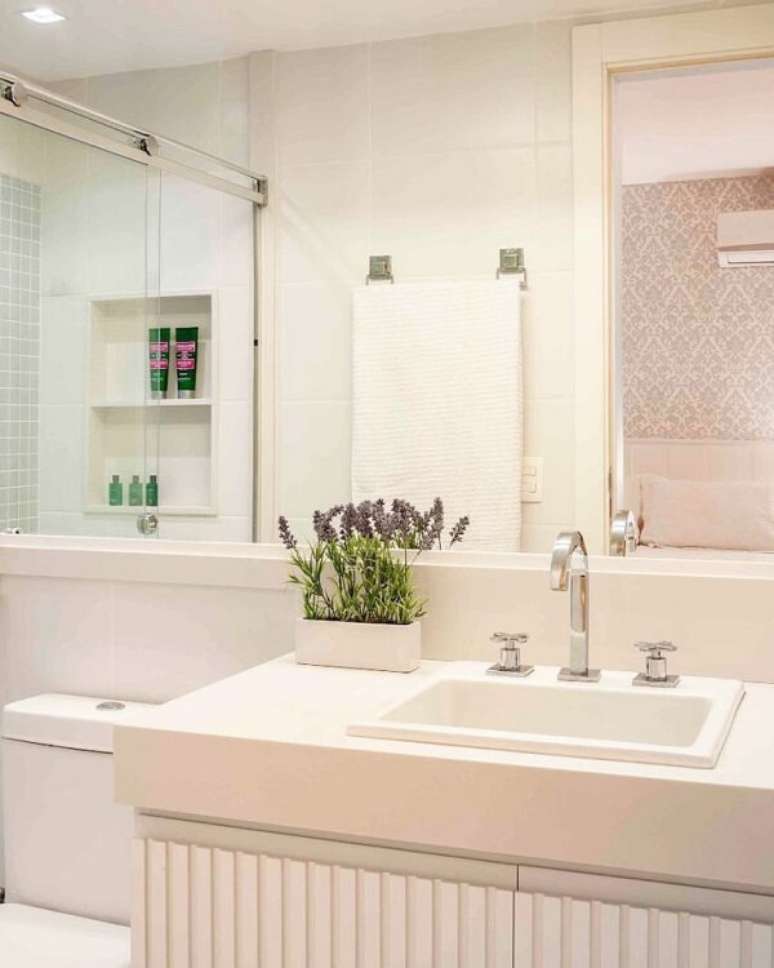 23- Uma das plantas para banheiro que perfumam o ambiente &eacute; a lavanda. Fonte: Avner Posner