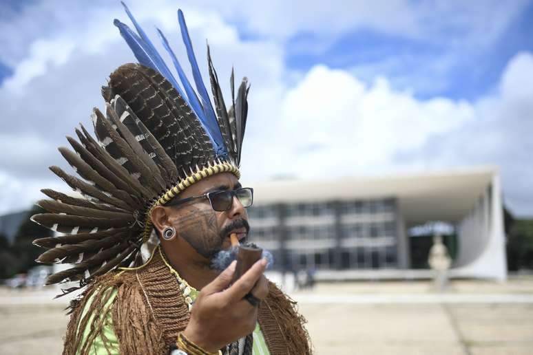 Índios Pataxós durante ato para reivindicar atenção e investimentos na área da saúde dos povos indígenas, nesta terça-feira, 26, na Praça dos Três Poderes, em Brasília