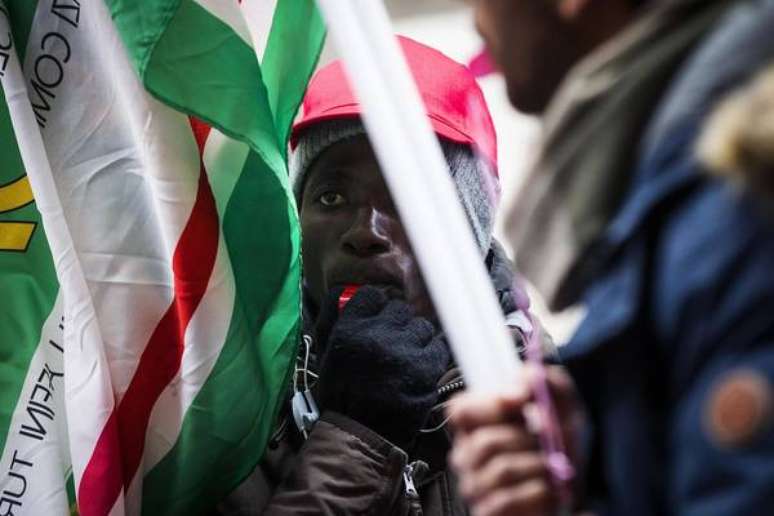 Protesto contra "Decreto Salvini" e fechamento de centro de acolhimento, em Roma