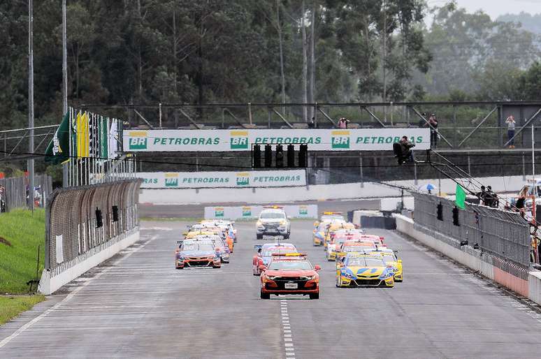 Stock Car faz primeira rodada dupla em formato de dois dias