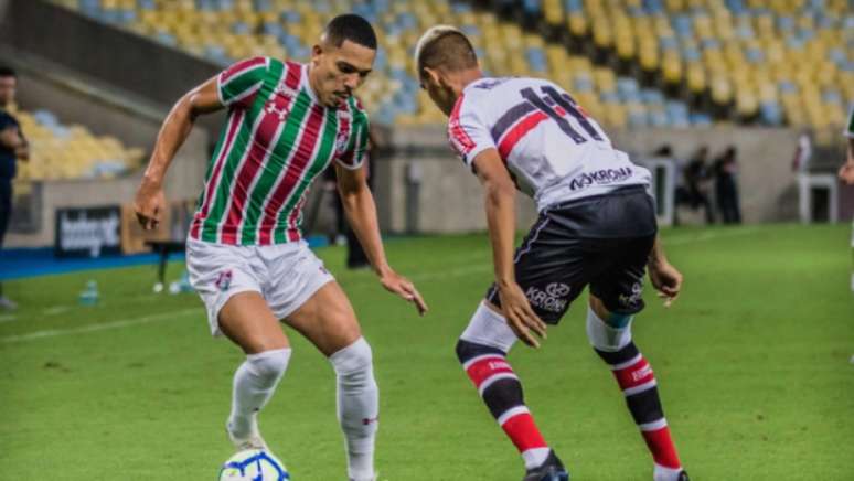 Lateral passou por tensão após o jogo no Maracanã (Foto: Magalhães Jr/Photopress/Lancepress!)