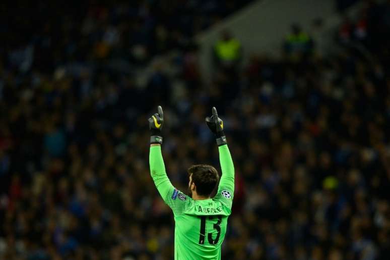 Goleiro brasileiro em campo pelo Liverpool (Foto: AFP)