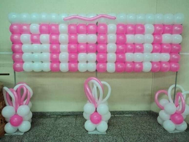 8- A decora&ccedil;&atilde;o dia das m&atilde;es na escola podem ser realizadas com bexigas coloridas na porta de entrada. Fonte: Toda Atual