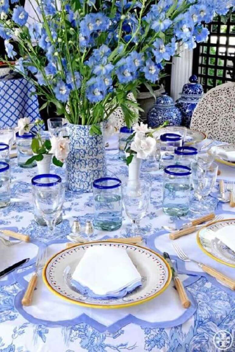 49- A cor azul foi o tema para decora&ccedil;&atilde;o dia das m&atilde;es. Fonte: Como Fazer em Casa