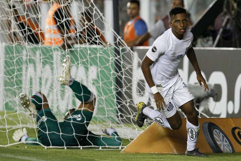 Comemoração do primeiro gol do Santos, marcado por Rodrygo durante o jogo entre Santos x Vasco da Gama realizado no Estádio Urbano Caldeira em Santos, SP. A partida é a primeira válida pela Quarta Fase da Copa do Brasil 2019.