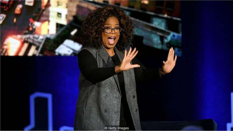 Apresentadora Oprah Winfrey promove um famoso clube de leitura