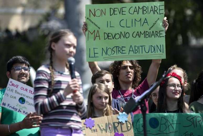 Greta lidera protesto em Roma contra mudanças climáticas