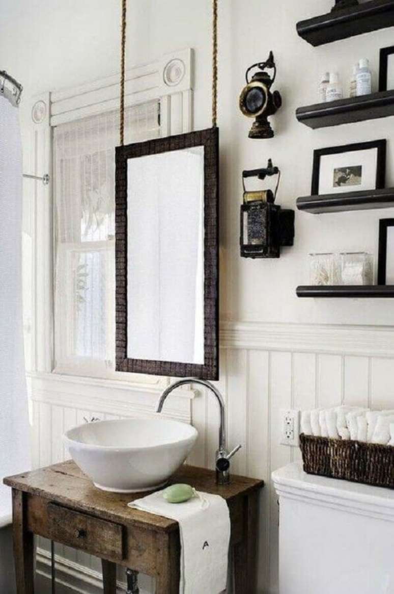 1. O espelho para lavabo é um elemento que ajuda na decoração – Foto: Menter Architects