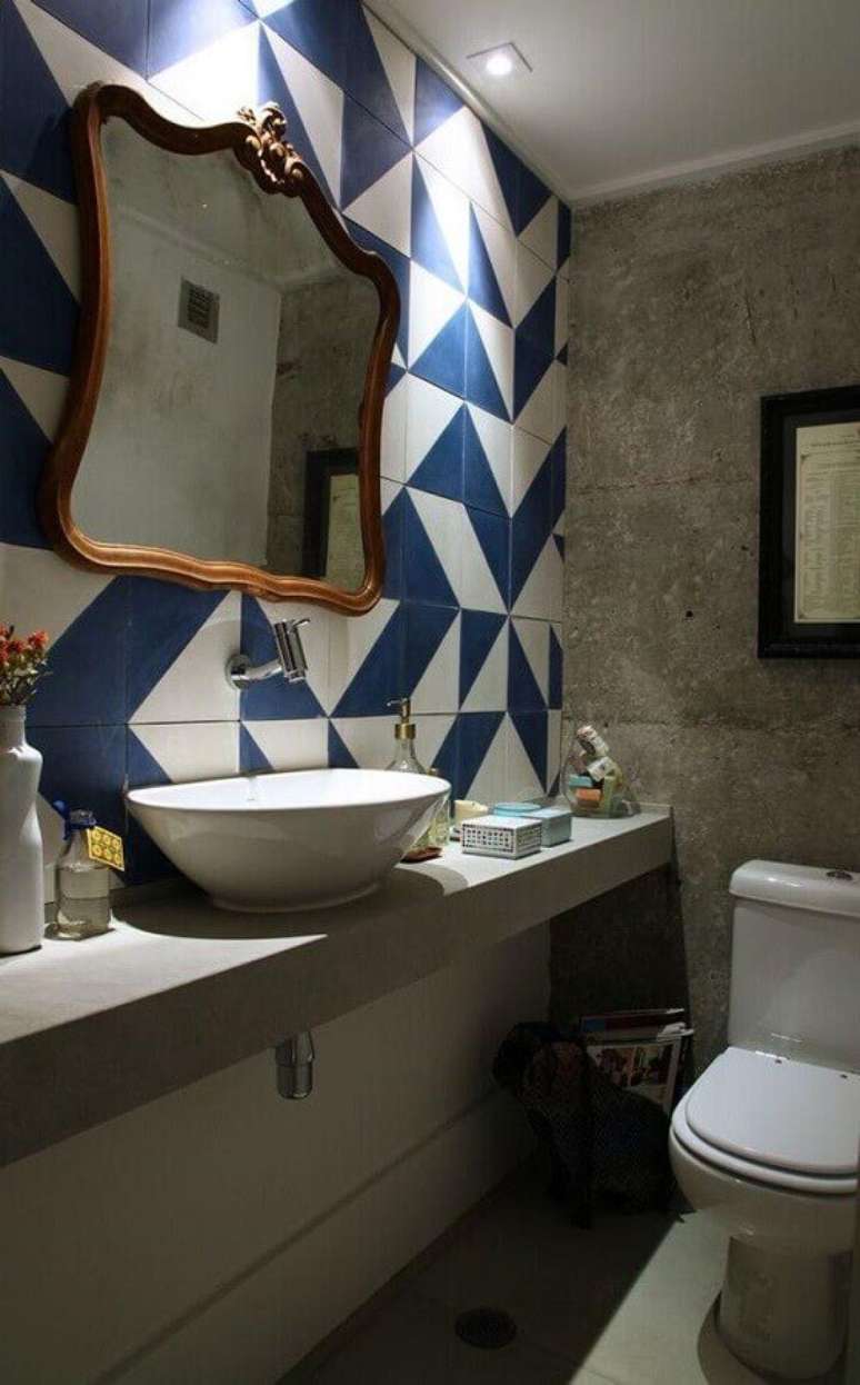 32. Decoração simples com espelho para lavabo com moldura – Foto: Arquitrecos