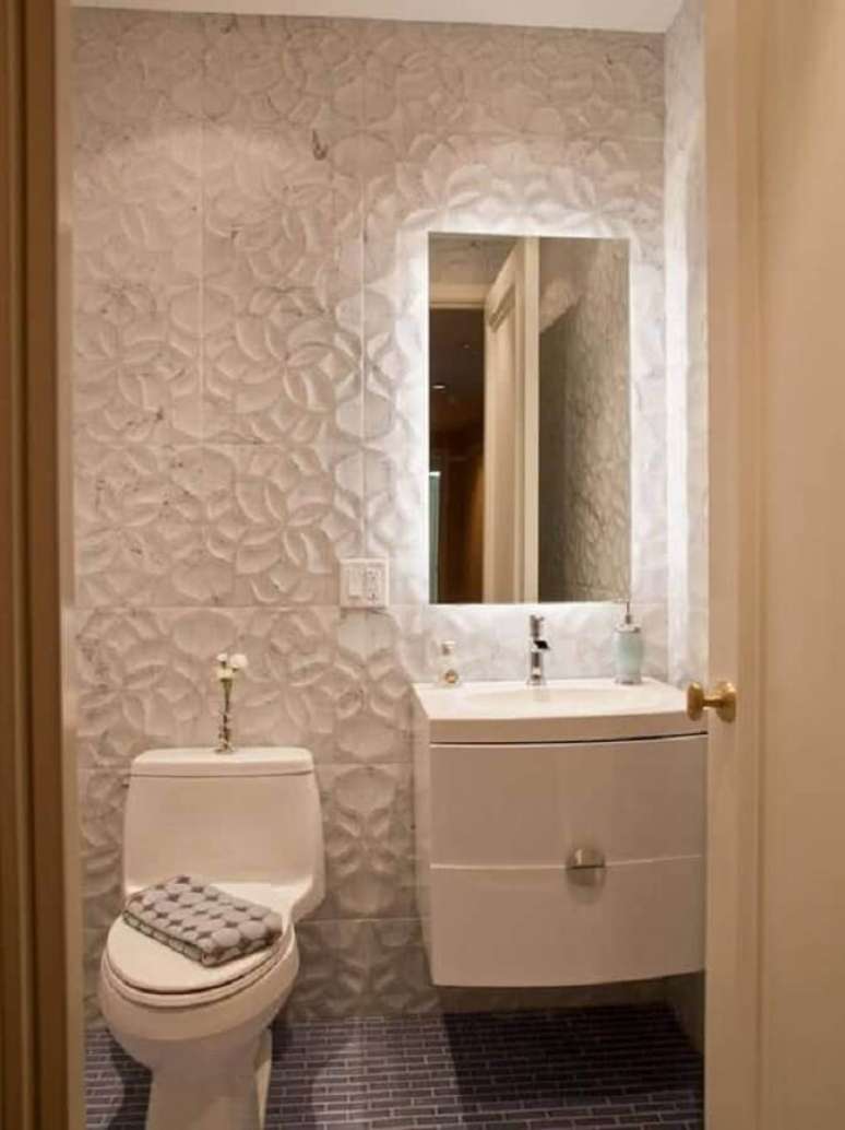 51. Em lavabo decorado com parede 3D prefira um espelho mais clean e minimalista – Foto: Ideias para Decorar