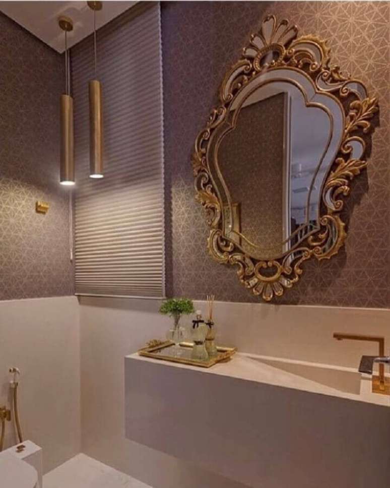7. Mescle estilos com espelho para lavabo com moldura e deixe a decoração mais interessante – Foto: Pinosy