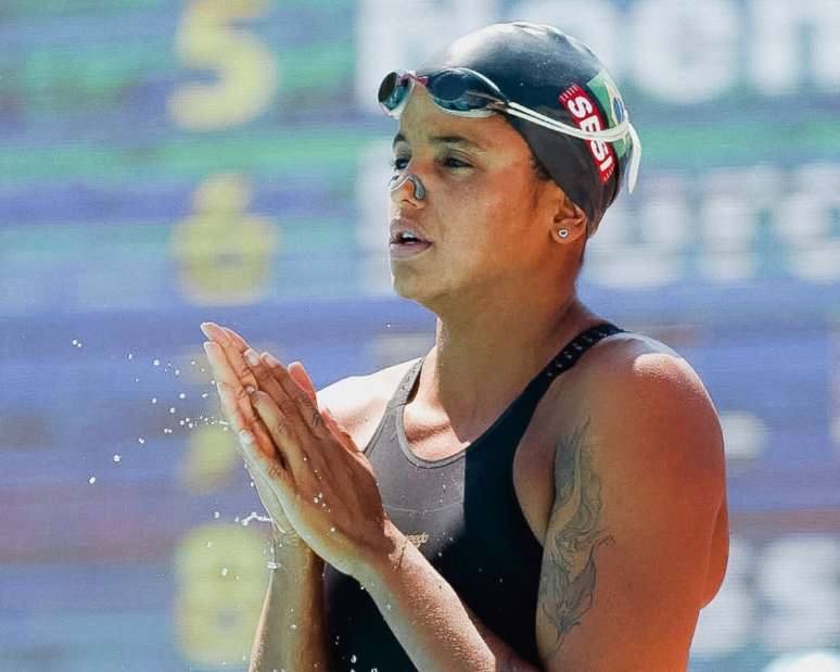 Etiene conquista a melhor marca no mundo nos 50m costas, neste sábado (Foto: Simone Castrovilarri)