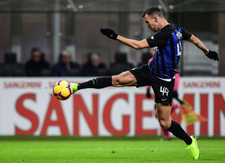 Atacante croata Ivan Perisic fez o gol de empate da Inter contra a Roma (Foto: Miguel Medina/AFP)