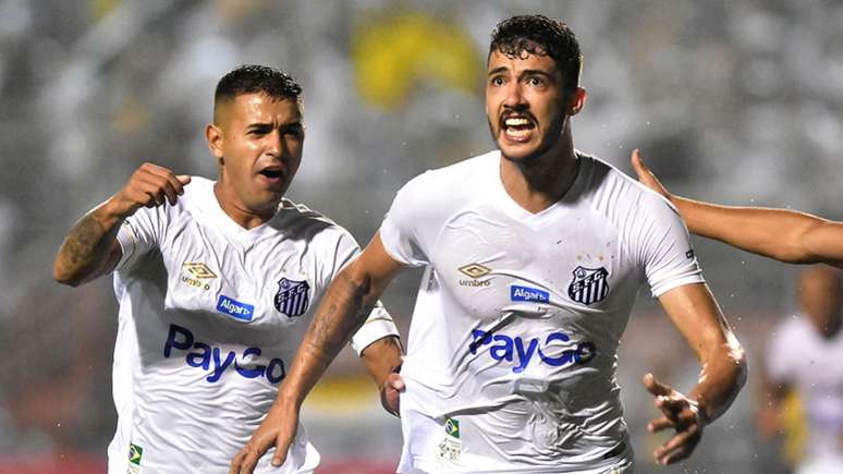 Titular desde o início da temporada, Gustavo faz parte dessa evolução (Foto: Eduardo Carmim/Photo Premium)