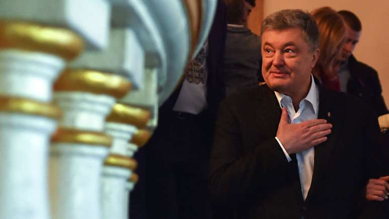 Petro Poroshenko foi alçado ao poder após queda de governo pró-Rússia; ele sofreu derrota humilhante neste domingo