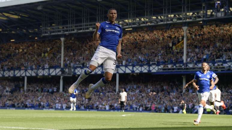 Richarlison marcou um golaço no Goodison Park (Foto: Divulgação)