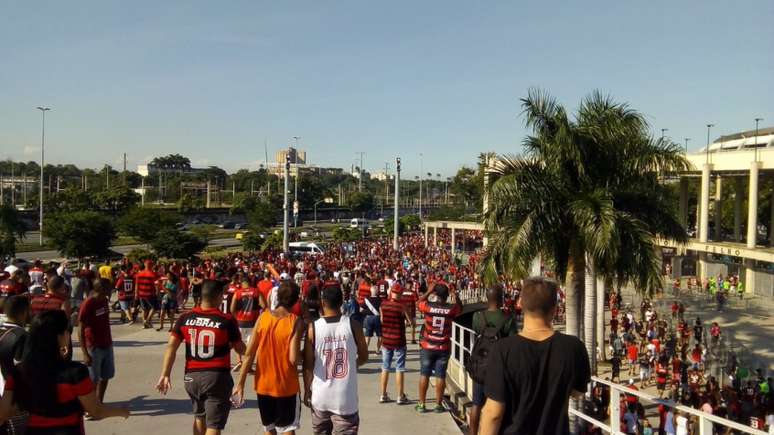 Chegada dos torcedores ao Maracanã para a decisão deste domingo (Foto: Felippe Rocha/Lancepress!)