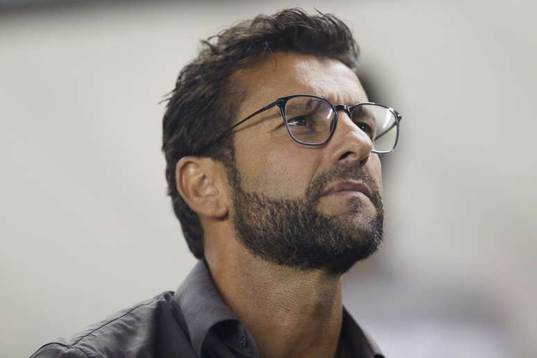 Alberto Valentim durante o jogo entre Santos x Vasco da Gama realizado no Estádio Urbano Caldeira em Santos, SP