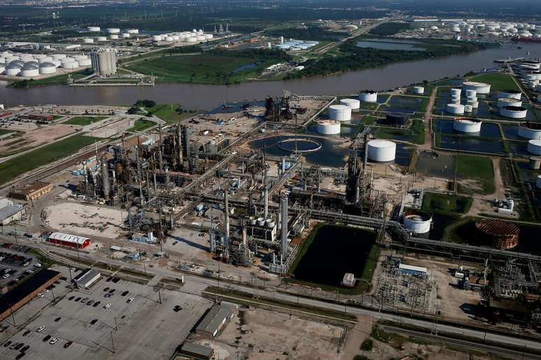 Vista a&eacute;rea do sistema de refinarias de Pasadena, Texas (EUA) 
31/08/2017
REUTERS/Adrees Latif