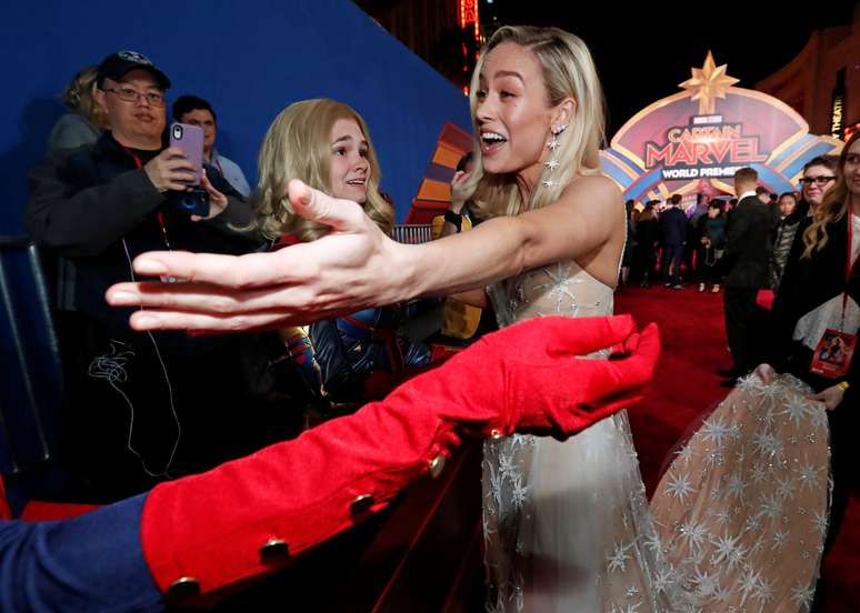Atriz Brie Larson, cumprimenta fãs em lançamento de "Capitã Marvel", em Los Angeles, Califórnia 22/4/2019. REUTERS/Mario Anzuoni