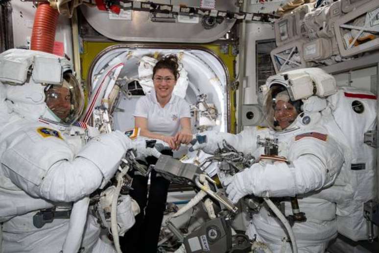 Astronauta mulher quebrará recorde de permanência no espaço