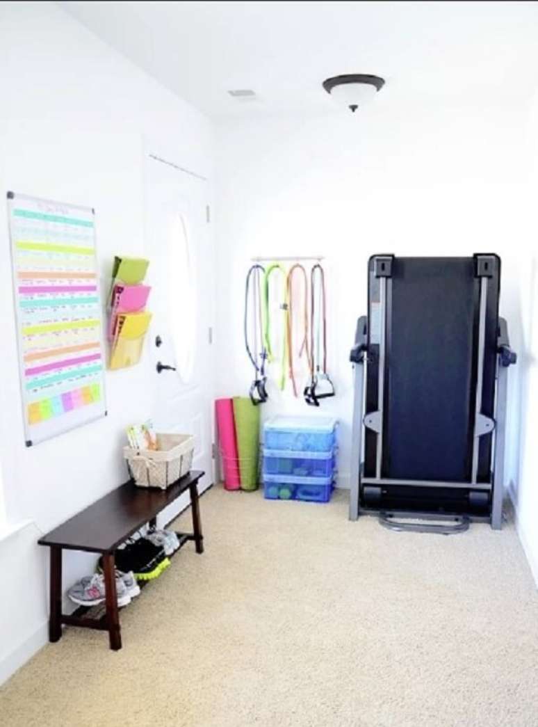14- Os equipamentos dobráveis para academia em casa são ideais para apartamentos pequenos. Fonte: Correta Retiro