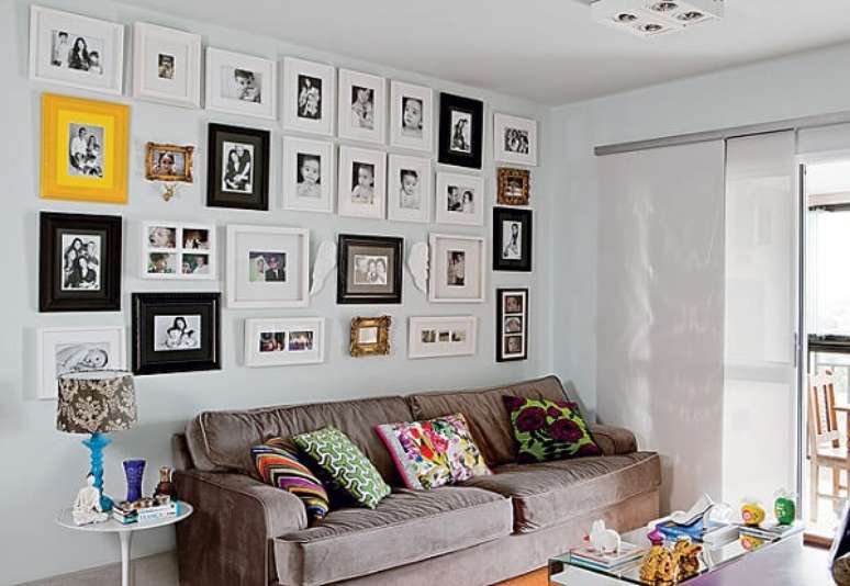 40 – Quadro de fotos para parede compondo a decoração da sala de estar. Fonte: Tua Casa