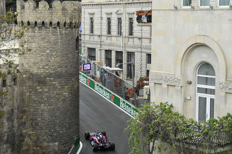 Albon cita “apertada” curva do castelo como a mais difícil em Baku