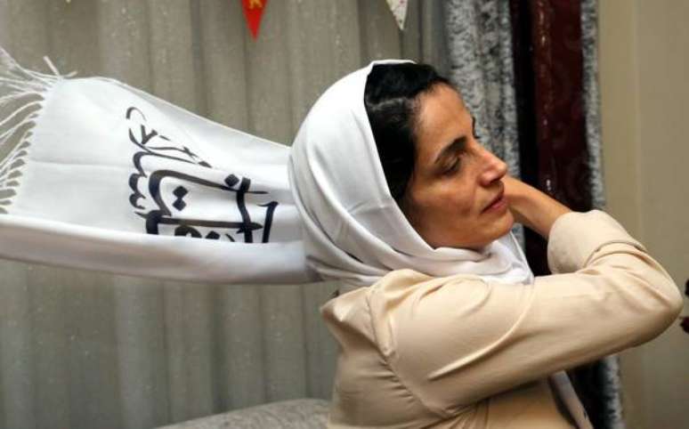 Nasrin Sotoudeh luta contra obrigatoriedade do uso do véu e contra a pena de morte