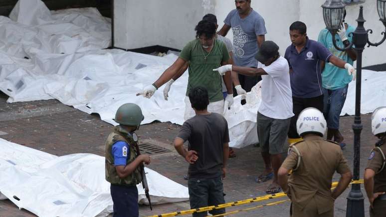 Explosões deixaram ao menos 290 mortos e 500 feridos