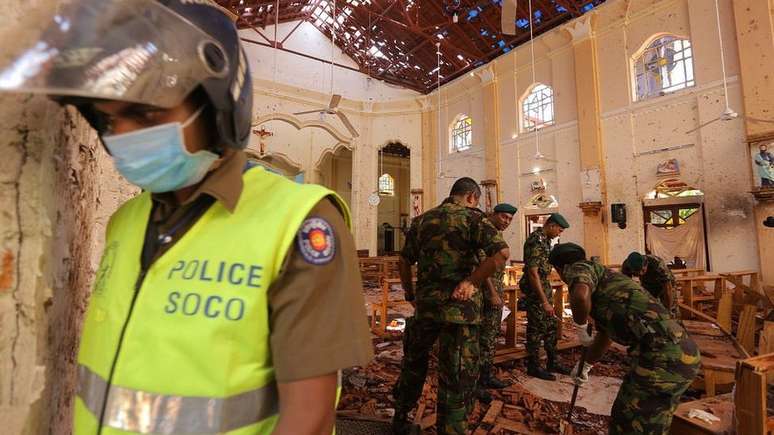 Três igrejas e três hotéis foram alvo dos ataques no domingo de Páscoa
