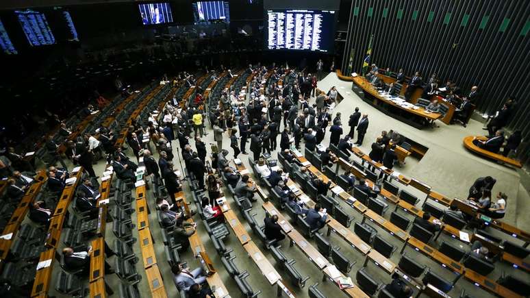 Se aprovada na CCJ e na Comissão Especial, reforma precisará de 308 votos no plenário (foto) da Câmara