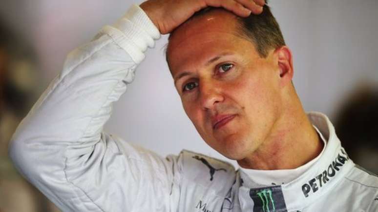 Michael Schumacher foi colocado em coma induzido após um grave acidente de esqui
