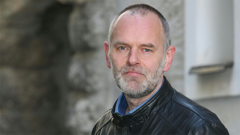 Christian Schilcher, autor do poema, Ele pediu desculpas por ignorar 'fardo hist&oacute;rico' da compara&ccedil;&atilde;o entre ratos e humanos