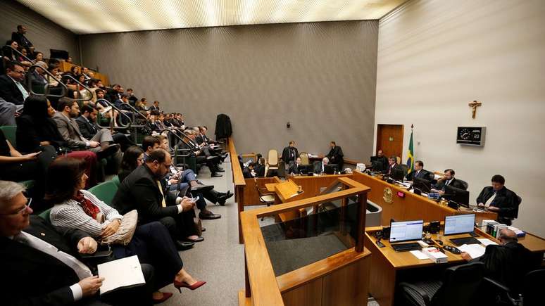 Todos os ministros que participaram da sessão nesta terça-feira concordaram com a redução da pena de Lula