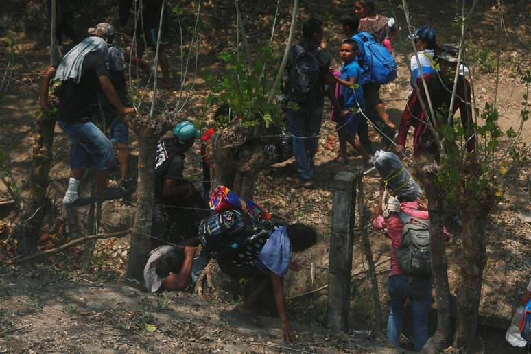 Imigrantes da América Central tentam avançar em seu caminho para entrar nos Estados Unidos. México, 22/4/2019. REUTERS/Jose Cabezas - 