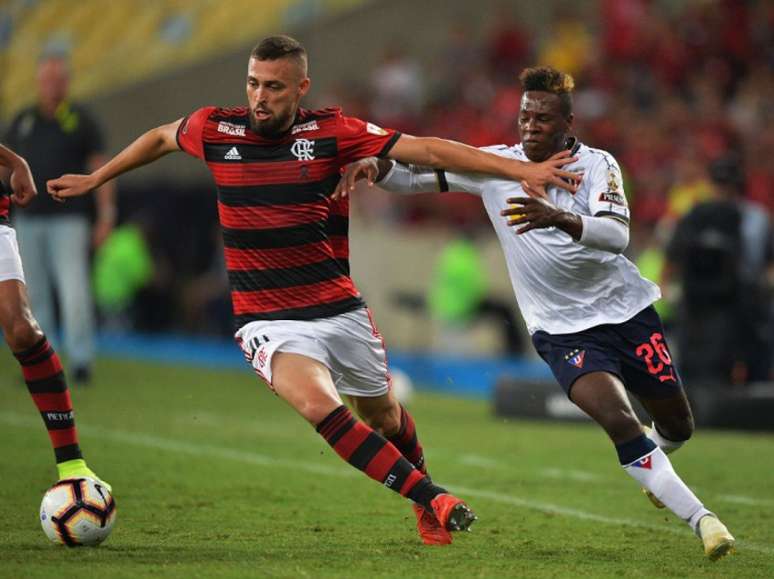 No Maracanã, o Flamengo venceu a LDU por 3 a 1 (Foto: Carl de Souza/AFP)